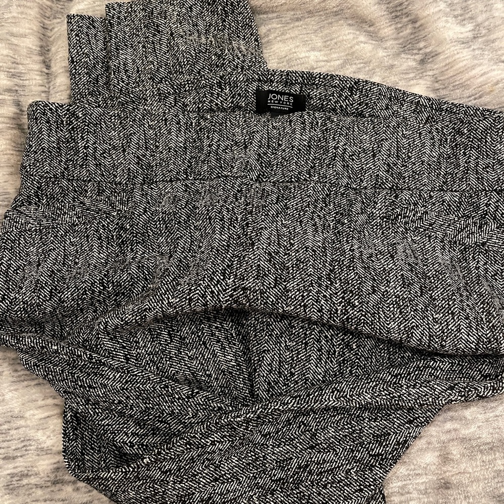 Jones New York Monochrome Herringbone Scarf